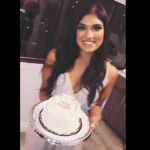 Meet your Posher, Cynthia